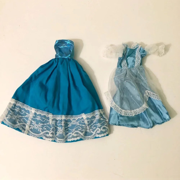 Assorted Lot of  Dolls Dresses Barbie and Other Clothing - Picture 12 of 15